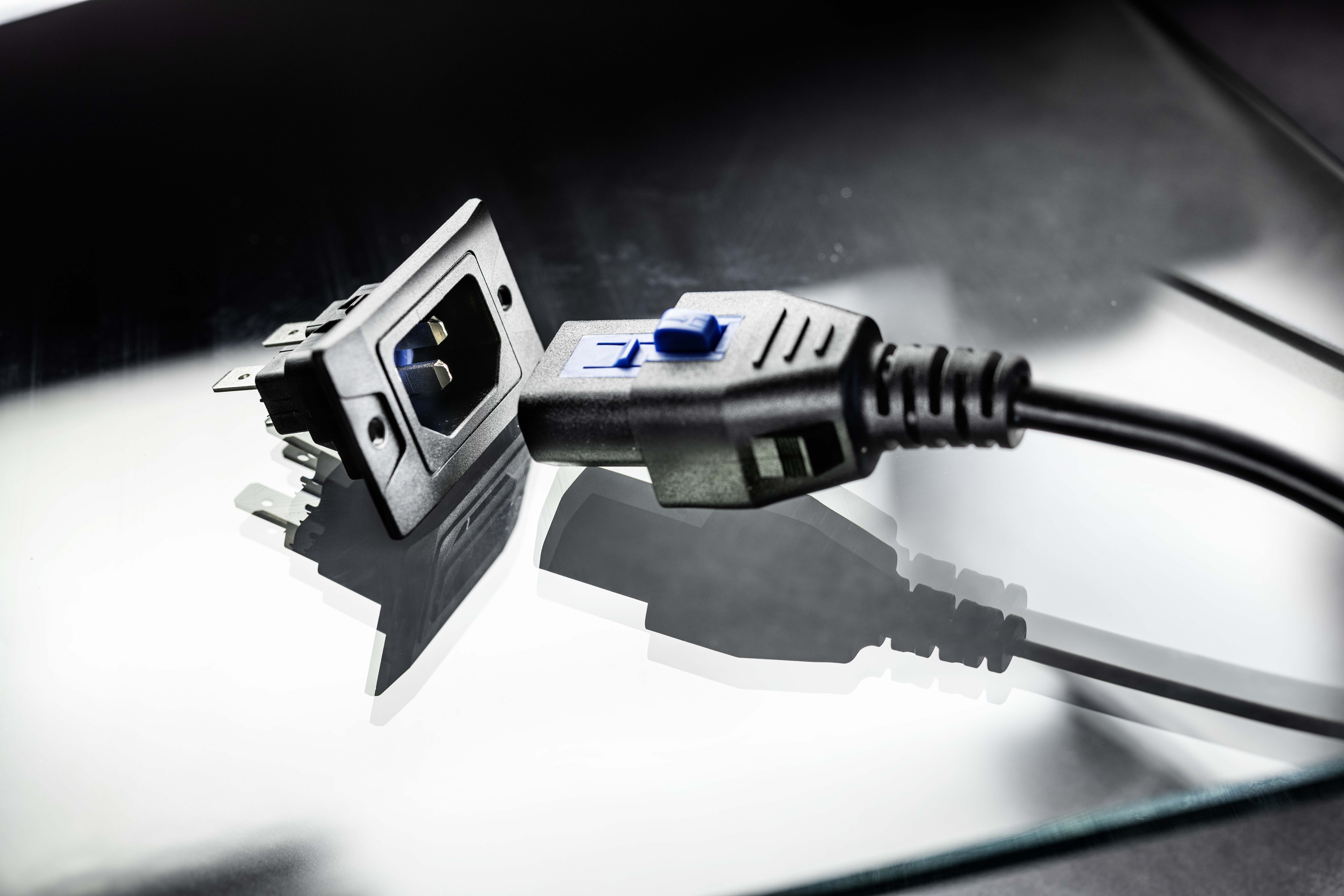 SCHURTER: 6080 Connector with V-Lock Power Cords Rated IP54 Under Load